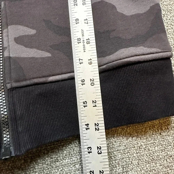 Athleta Triumph Full Zip Camo Hoodie Sweatshirt Women's Size Small Thumb Holes - Picture 3 of 5